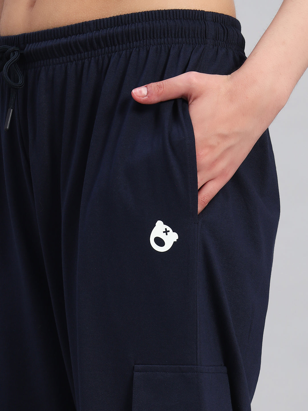WHITE TEDDY LOGO BOX POCKET TROUSER