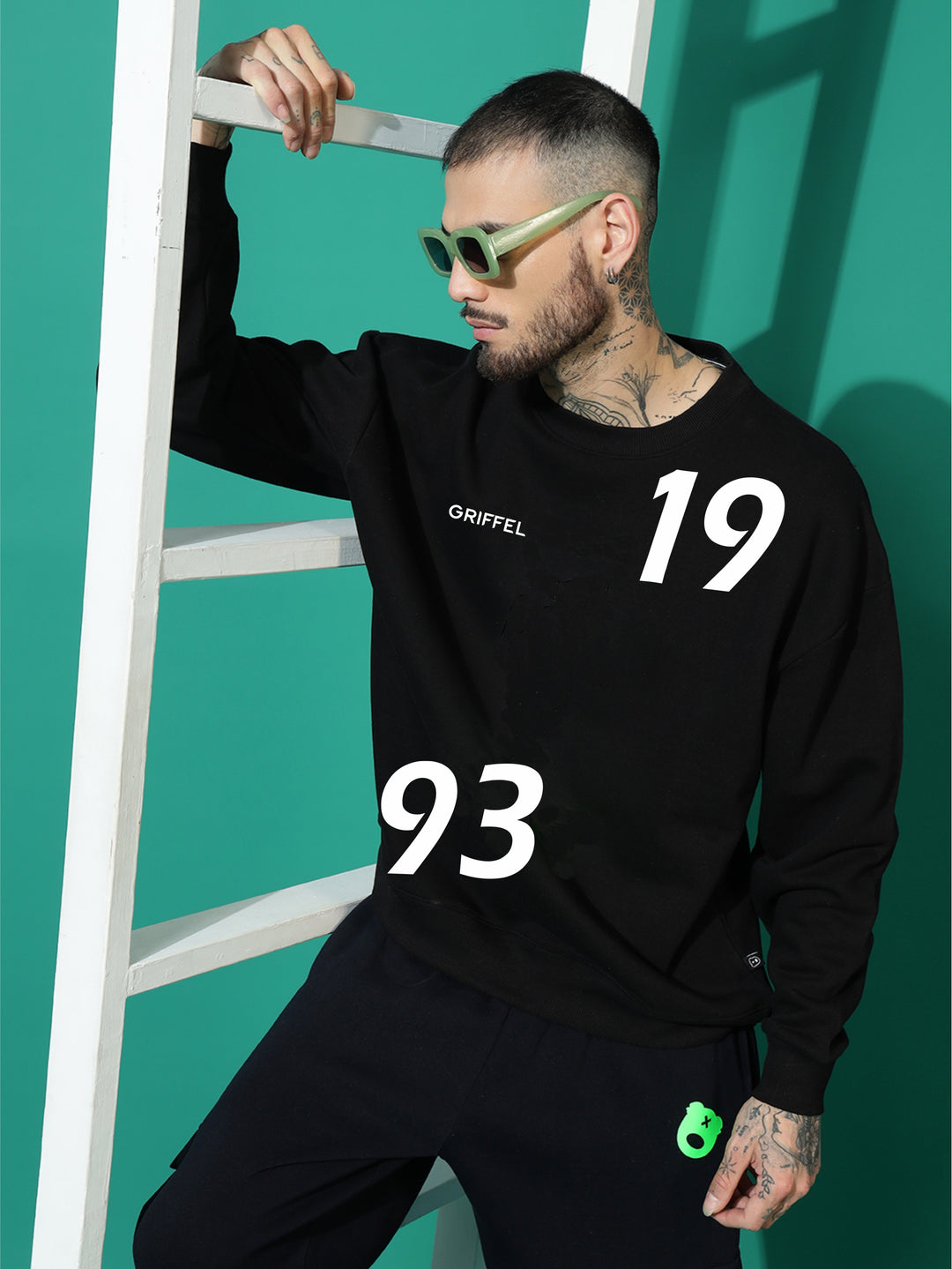 1993 Overzied Black Sweatshirt